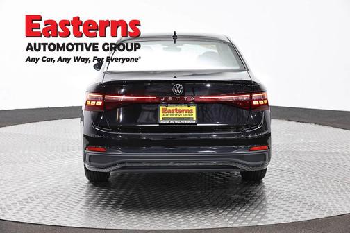 Deep Black Pearl 2025 Volkswagen Jetta 1.5T Sport