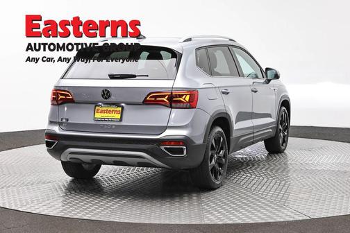 Pyrite Silver Metallic 2024 Volkswagen Taos 1.5T SE