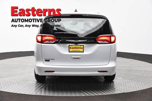 Bright White Clearcoat 2023 Chrysler Voyager LX