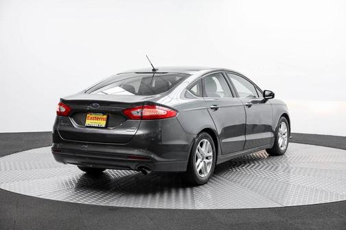 Photo 5 of 61 of 2016 Ford Fusion SE