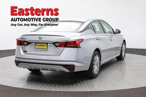 Brilliant Silver Metallic 2023 Nissan Altima S FWD