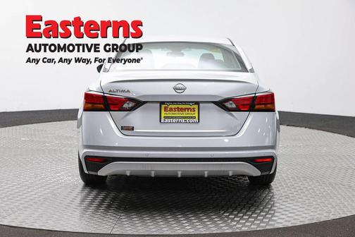 Brilliant Silver Metallic 2023 Nissan Altima S FWD