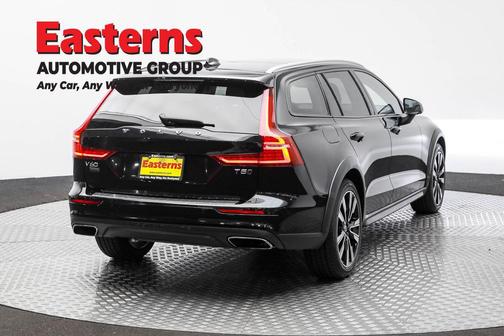 2022 Volvo V60 Cross Country T5