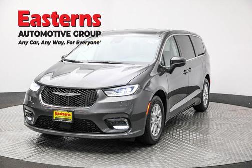 Granite Crystal Metallic Clearcoat 2023 Chrysler Pacifica Touring L