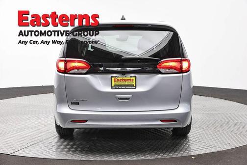 Silver Mist Clearcoat 2023 Chrysler Voyager LX