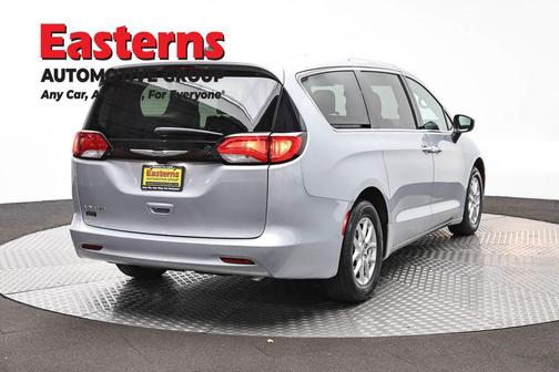Silver Mist Clearcoat 2023 Chrysler Voyager LX