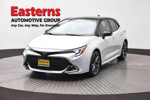 Wind Chill Pearl/Midnight Black Metallic 2024 Toyota Corolla XSE