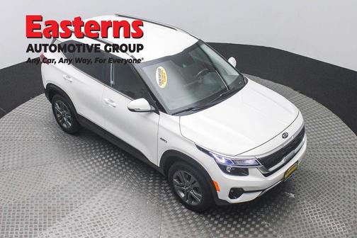 Snow White Pearl 2021 Kia Seltos S
