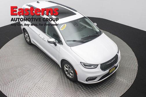 Bright White Clearcoat 2023 Chrysler Pacifica Limited