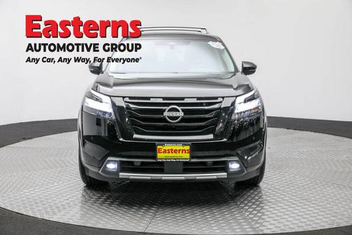 2023 Nissan Pathfinder SL FWD