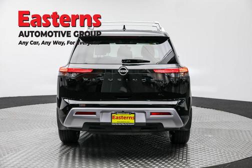 2023 Nissan Pathfinder SL FWD