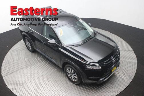 2023 Nissan Pathfinder SL FWD