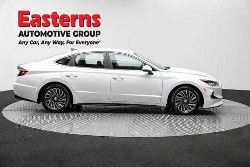 2022 Hyundai SONATA Hybrid SE