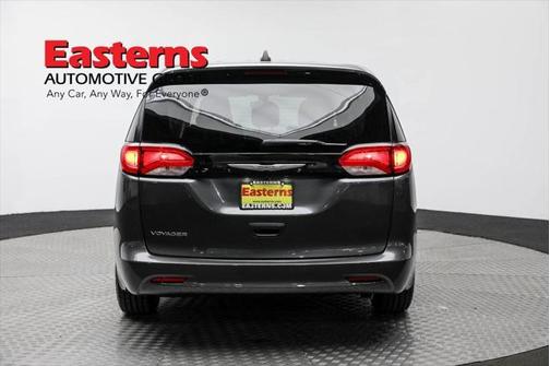 2022 Chrysler Voyager LX