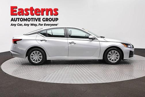 Brilliant Silver Metallic 2023 Nissan Altima S FWD