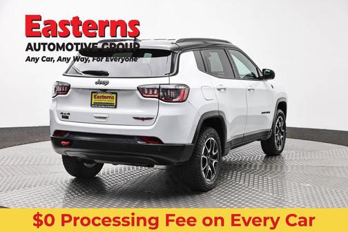 Bright White Clearcoat 2024 Jeep Compass Trailhawk