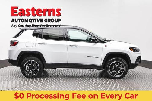 Bright White Clearcoat 2024 Jeep Compass Trailhawk