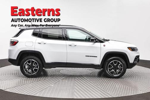 Bright White Clearcoat 2024 Jeep Compass Trailhawk