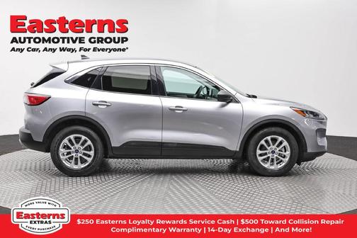 ICONIC SILVER 2022 Ford Escape SE
