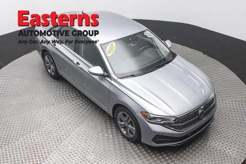 Platinum Gray Metallic 2024 Volkswagen Jetta 1.5T SE