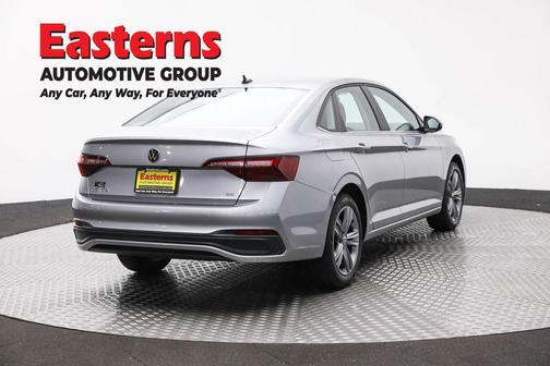 Platinum Gray Metallic 2024 Volkswagen Jetta 1.5T SE