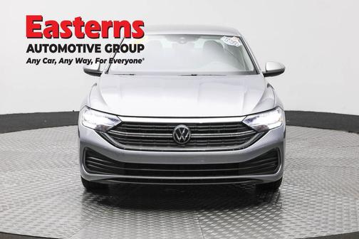 Platinum Gray Metallic 2024 Volkswagen Jetta 1.5T SE