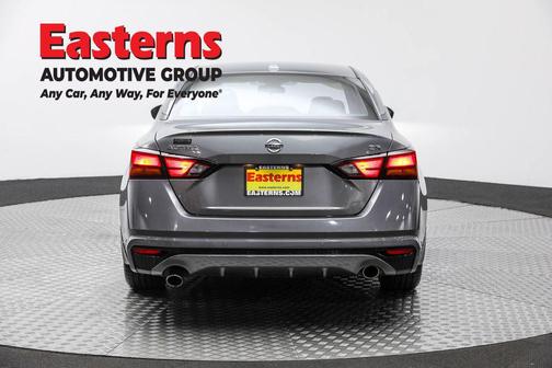 2022 Nissan Altima SR FWD