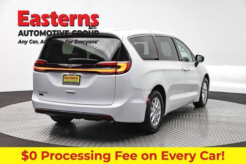 Bright White Clearcoat 2023 Chrysler Pacifica Touring L