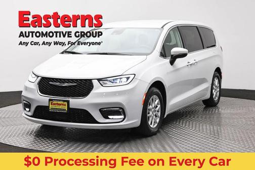 Bright White Clearcoat 2023 Chrysler Pacifica Touring L