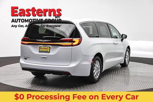 Bright White Clearcoat 2023 Chrysler Pacifica Touring L