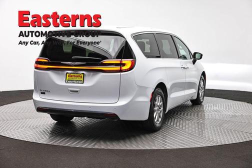 Bright White Clearcoat 2024 Chrysler Pacifica Touring L