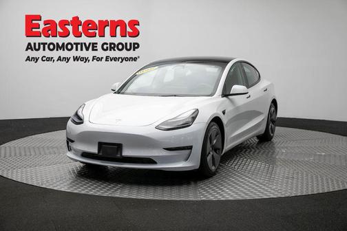 Pearl White Multi-Coat 2023 Tesla Model 3 Standard Range