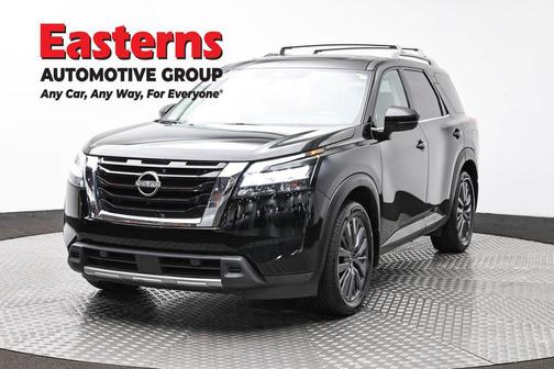 Super Black 2023 Nissan Pathfinder SL 4WD