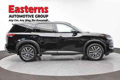 Super Black 2023 Nissan Pathfinder SL 4WD