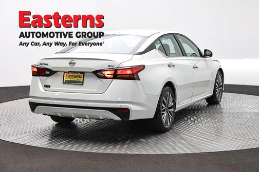Pearl White Tricoat 2023 Nissan Altima 2.5 SV