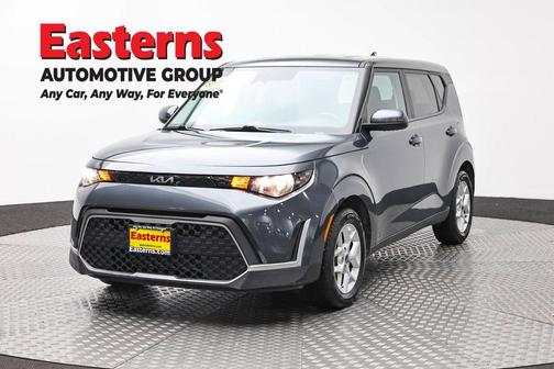 Gravity Gray 2023 Kia Soul LX