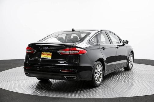 Photo 5 of 63 of 2020 Ford Fusion Titanium