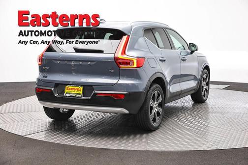 Gray 2021 Volvo XC40 T4 Inscription