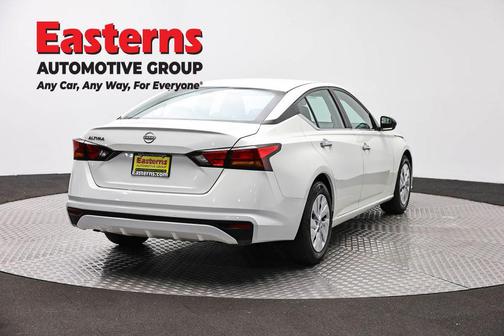 Glacier White 2024 Nissan Altima S FWD