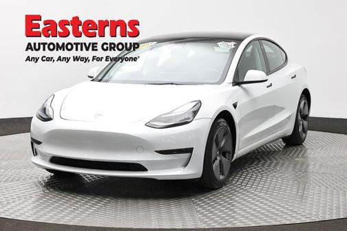 Pearl White Multi-Coat 2023 Tesla Model 3 Standard Range