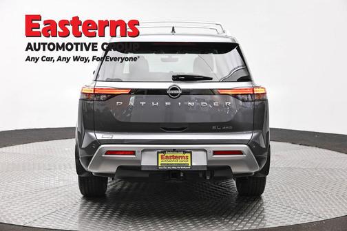 Gun Metallic 2023 Nissan Pathfinder SL 4WD