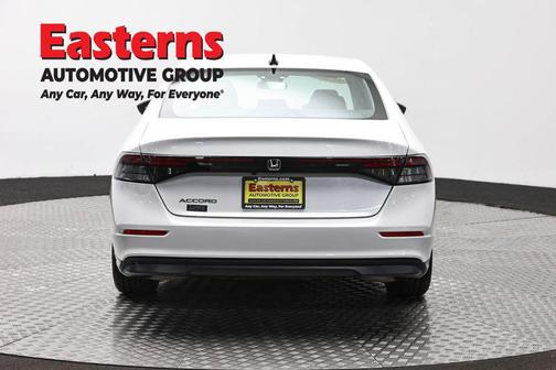 Platinum White Pearl 2025 Honda Accord SE