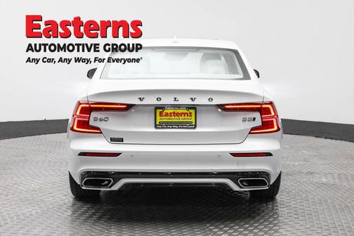 2022 Volvo S60 T5 Momentum