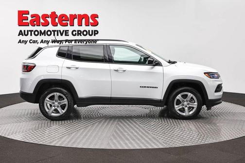 Bright White Clearcoat 2024 Jeep Compass Latitude