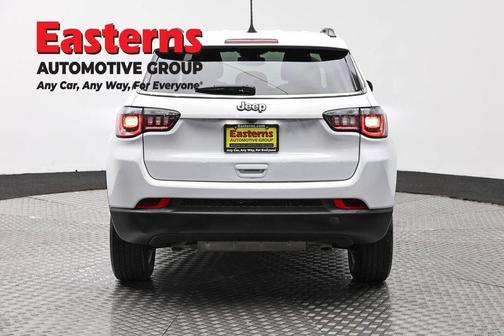 Bright White Clearcoat 2024 Jeep Compass Latitude