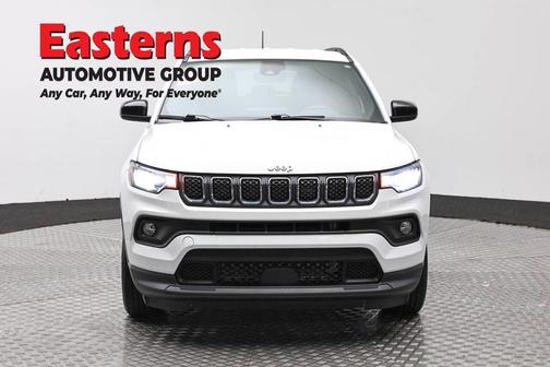 Bright White Clearcoat 2024 Jeep Compass Latitude