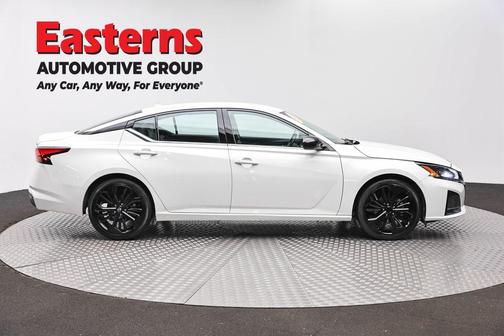 Glacier White 2024 Nissan Altima SR FWD