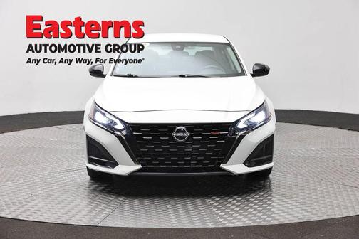 Glacier White 2024 Nissan Altima SR FWD