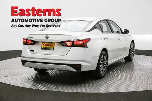 Glacier White 2025 Nissan Altima 2.5 SV