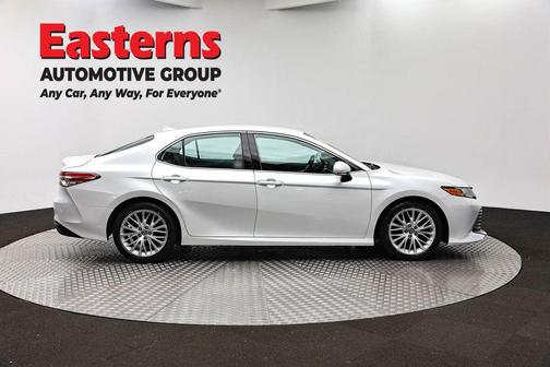 Wind Chill Pearl 2019 Toyota Camry XLE